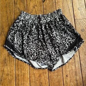 Lululemon Hotty Hot Short 4” (size 4)